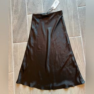 Vine & Love women’s satin maxi skirt. Size small.
